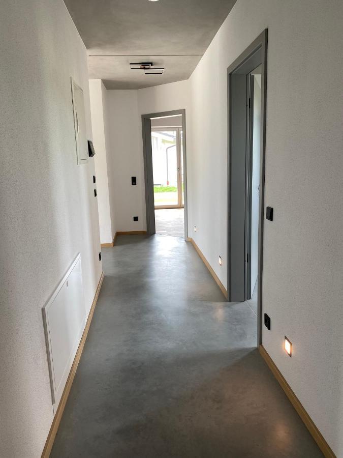 Ferienwohnung Neubau Gruener Wolpertinger Designwhg 106Qm Barrierefrei Breitbrunn am Chiemsee Exterior foto