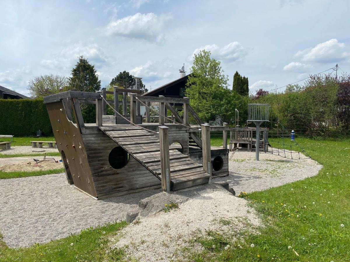 Ferienwohnung Neubau Gruener Wolpertinger Designwhg 106Qm Barrierefrei Breitbrunn am Chiemsee Exterior foto
