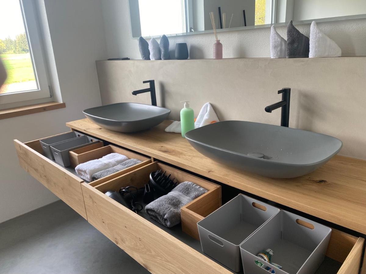 Ferienwohnung Neubau Gruener Wolpertinger Designwhg 106Qm Barrierefrei Breitbrunn am Chiemsee Exterior foto