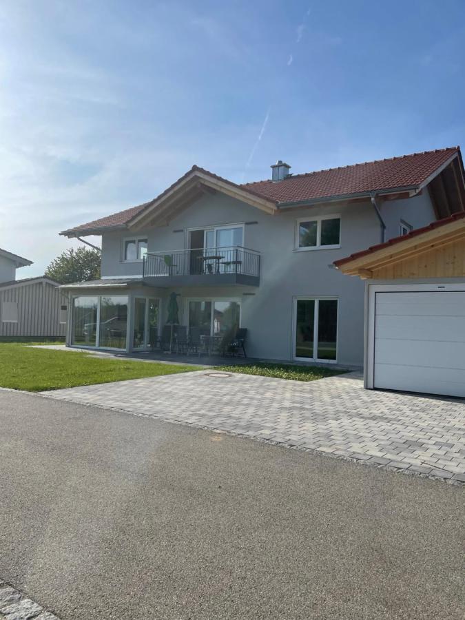 Ferienwohnung Neubau Gruener Wolpertinger Designwhg 106Qm Barrierefrei Breitbrunn am Chiemsee Exterior foto