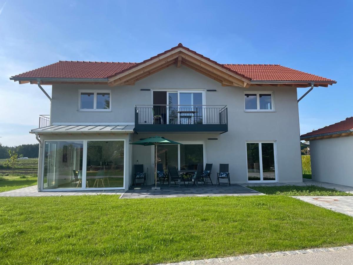 Ferienwohnung Neubau Gruener Wolpertinger Designwhg 106Qm Barrierefrei Breitbrunn am Chiemsee Exterior foto